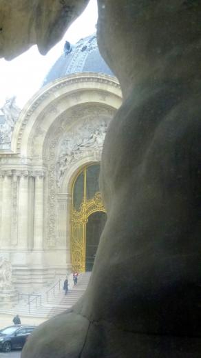 Coup d'oeil vers le Petit Palais...