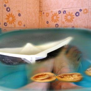 scialuppe in mare..  ( irr- ritante )