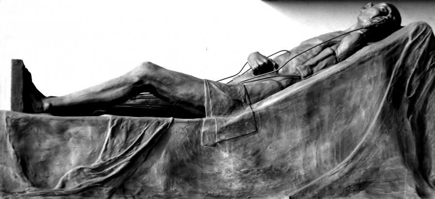 Bozzetto in scala 1:2 per un Monumento "ALLE VITTIME DELL'ACCANIMENTO TERAPEUTICO"