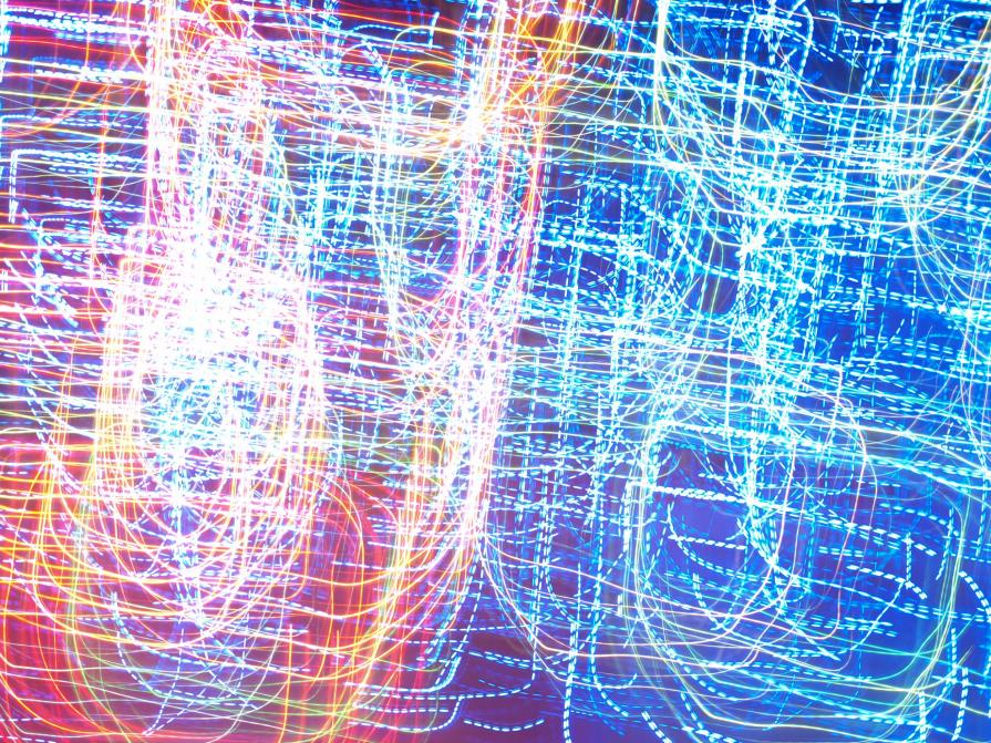 Gli intricati fili dei pensieri e dell'indecisione contrapposti alla semplicità del comune filo del discorso