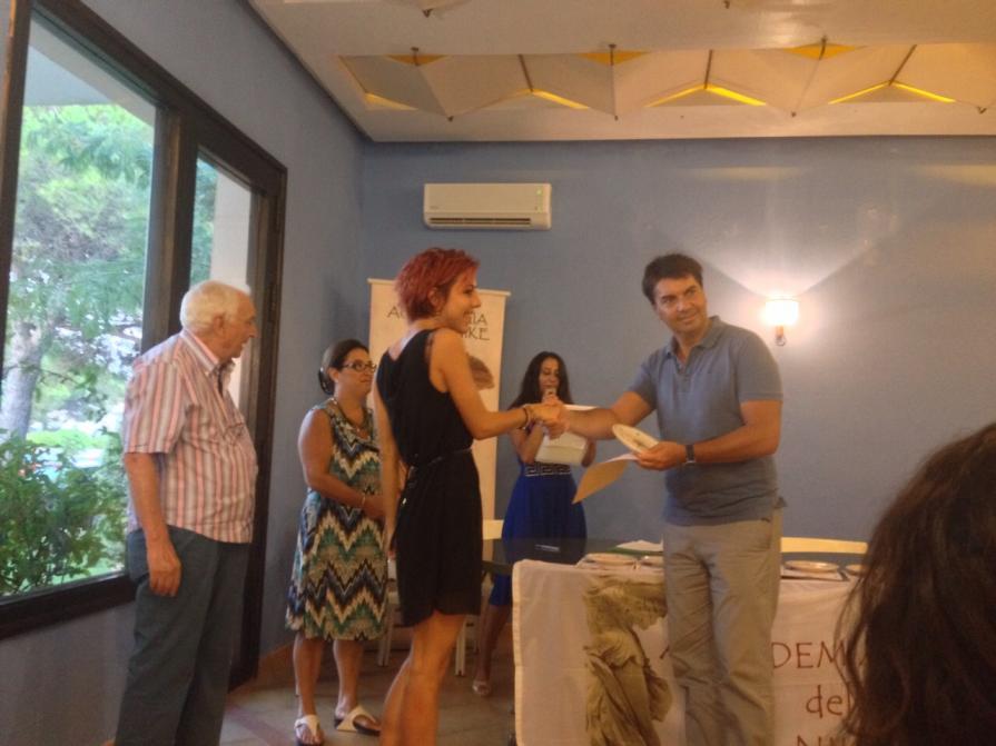 Eliana Calò mentre ritira il premio levante 2015 - otranto (LE)