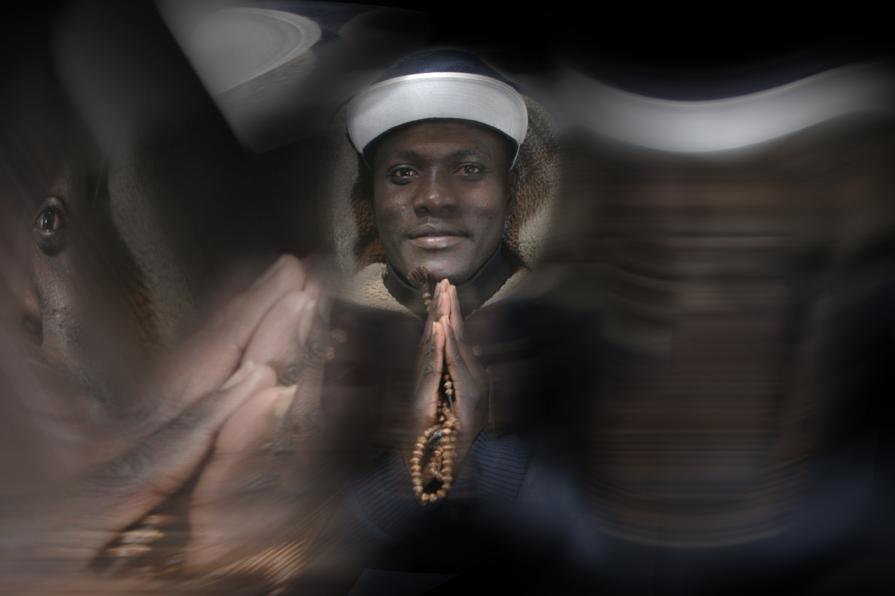 prega fratello prega il tuo dio. fai vibrare la tua anima. prega fratello prega il tuo dio. fai vibrare la tua anima.