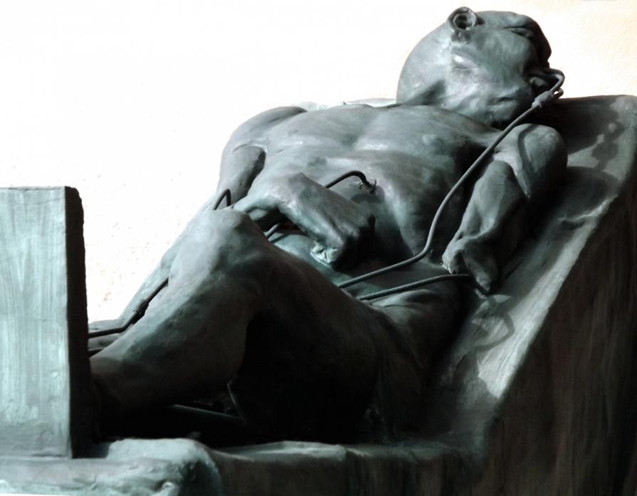 Bozzetto in scala 1:2 per un Monumento "ALLE VITTIME DELL'ACCANIMENTO TERAPEUTICO"