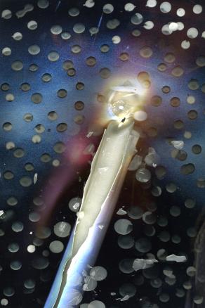 le lacrime di uomini derubati della propria dignita' piangono lacrime di cera, e questo mi LA-CERA.