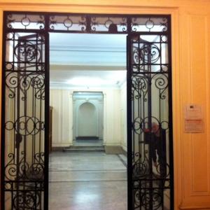 Nuda proprietà | Libertà fragile e società dell'effimero Nuda proprietà | Libertà fragile e società dell'effimero