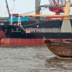 China. Shanghai. Contrasti tra nuovo e antico 1/2