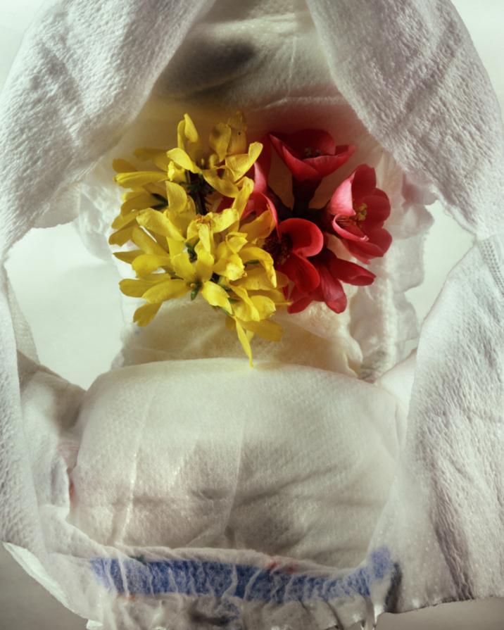 la cacca dei neonati è un fiore.  ( io nel tempo )