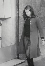 la ragazza dai jeans disegnati