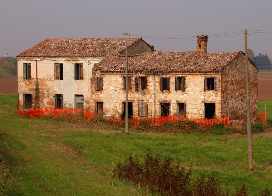 La casa sotto l'argine.