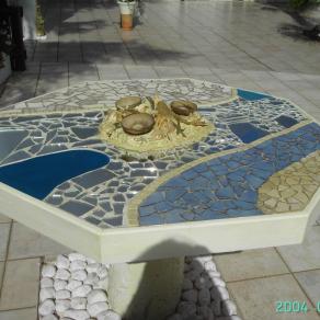 TAVOLO CON CANDELIERE