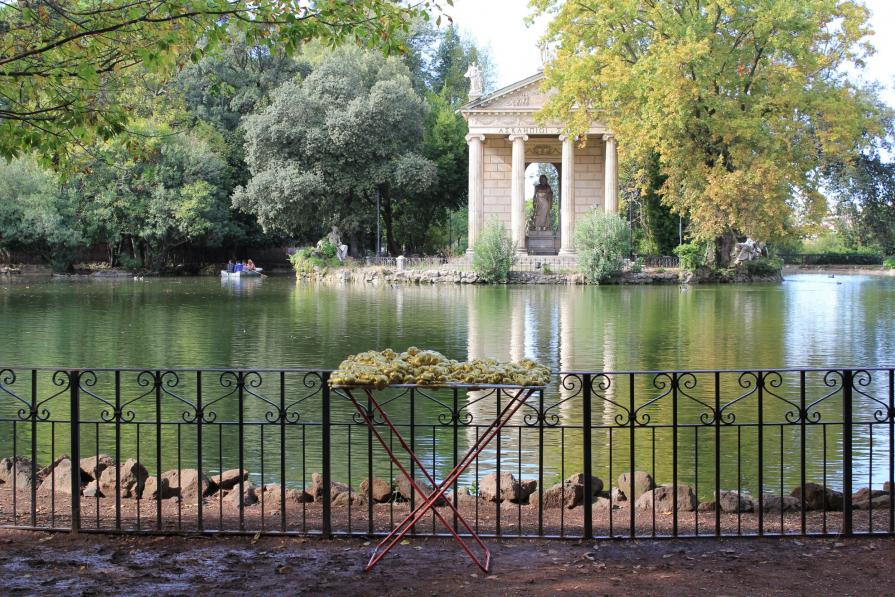 Goldene Erweiterung/Golden expansion. Street art project. Rome, Italy