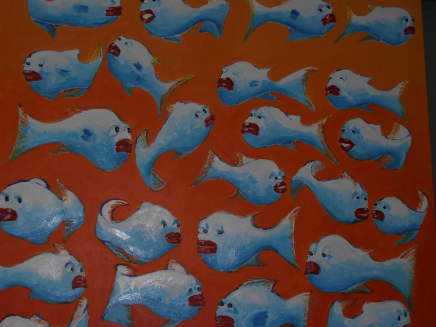 Fish grigi fondo arancio