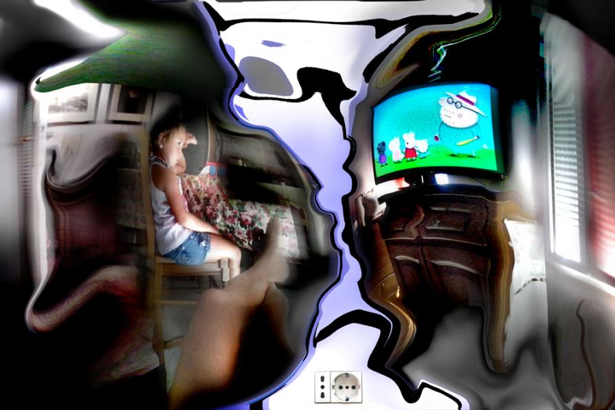 staccategli la spina,la televisione è nociva anti democratica,imprigiona i bimbi legandoli a doppio filo.