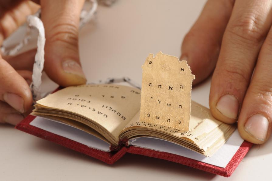 On the structural integrity of love stories mid-air (book 1 open) On the structural integrity of love stories mid-air (book 1 open)