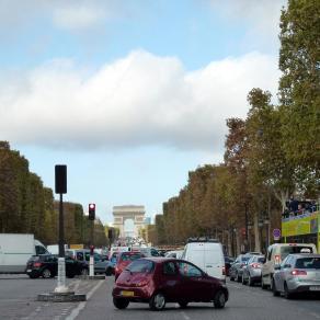 Trafic sur les Champs Elysées 