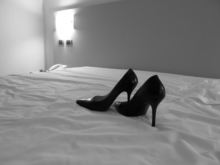 HOTEL ROOM 17-11-2012 (intro)
