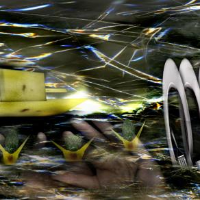 questa mattina lavando i piatti,scorreva sotto di me l'immagine del nostro mediterraneo,dove esseri umani quotidianamente passano.