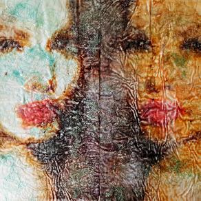 Twin sisters (n.320)