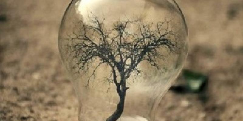 - E SE FOSSE ATOMICA? - - E SE FOSSE ATOMICA? -