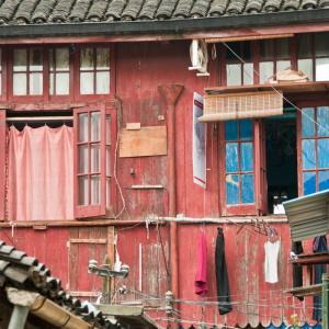 China. Shanghai. Contrasti tra nuovo e antico 1/2