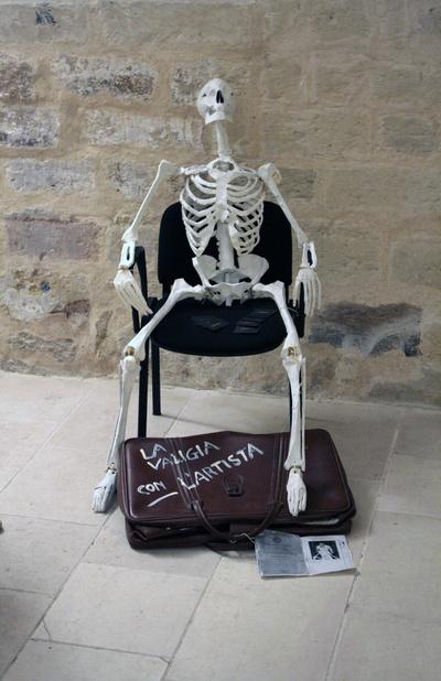 la valigia con l'artista