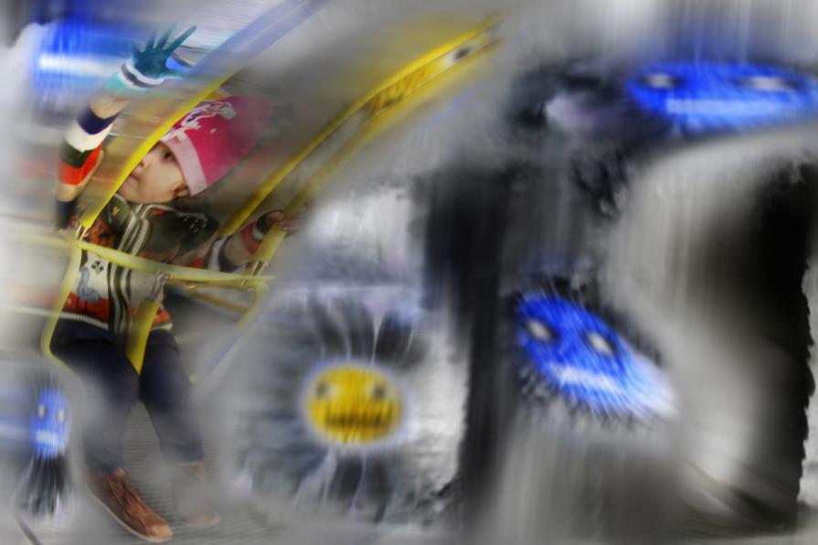 Angela adora l'altalena