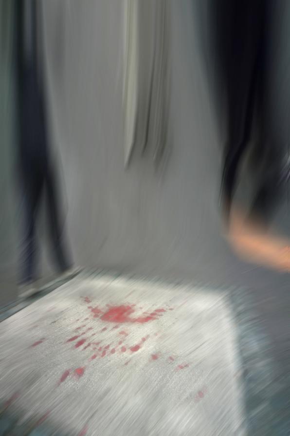 sui marciapiedi delle nostre citta' puoi trovare segni rossi. senza andare a seraievo.