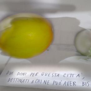 a brescia è arrivato Caravaggio con una natura viva,contemporanea.