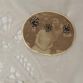 The woman who forgot the color of her eyes (detail)