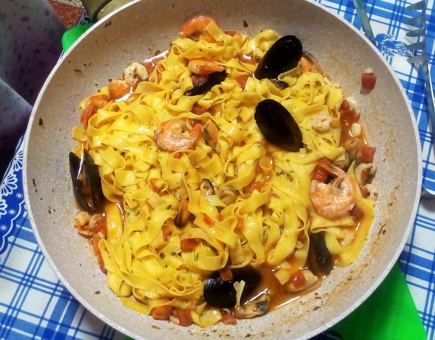 Ti è mai capitato di sentire un grande vuoto? Mangia qualcosa... sei affamato !!!! :D