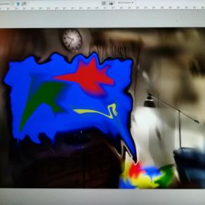 Nella casa dei poveri ci sono grosse televisioni piene di.