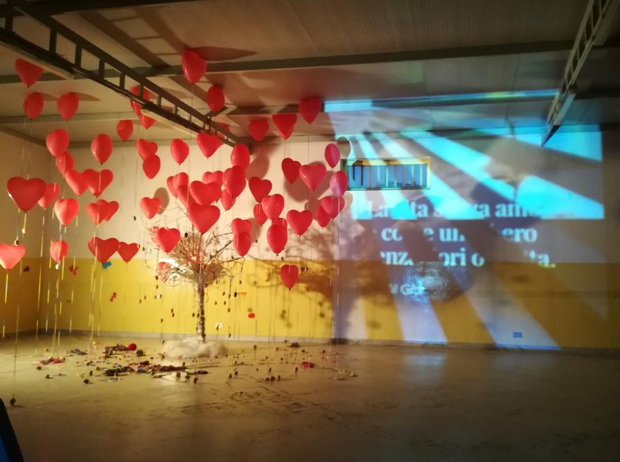 installazione "L'albero della Vita" nelle periferie urbane