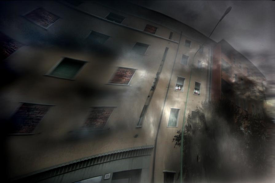 ognuno di noi nelle proprie case imprigionati e murati dentro.