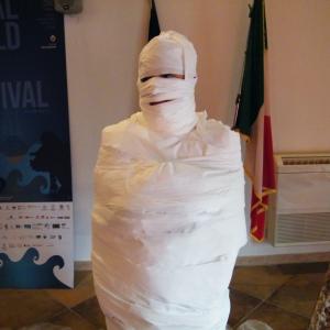 Three staff “Afoismi” “A craft of skilled “ “ In..Coscienza”