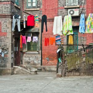 China. Shanghai. Contrasti tra nuovo e antico 1/2