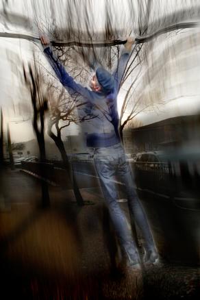 amico non perdere la speranza aggrappiamoci.