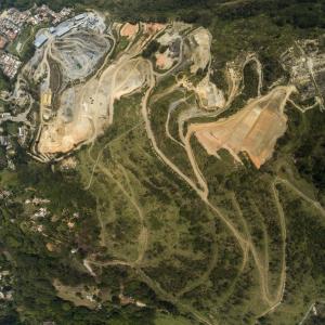 DE TODOS LADOS LLEGAN CIENTOS DE CAMINOS / HUNDREDS OF ROADS ARRIVE FROM EVERYWHERE DE TODOS LADOS LLEGAN CIENTOS DE CAMINOS / HUNDREDS OF ROADS ARRIVE FROM EVERYWHERE