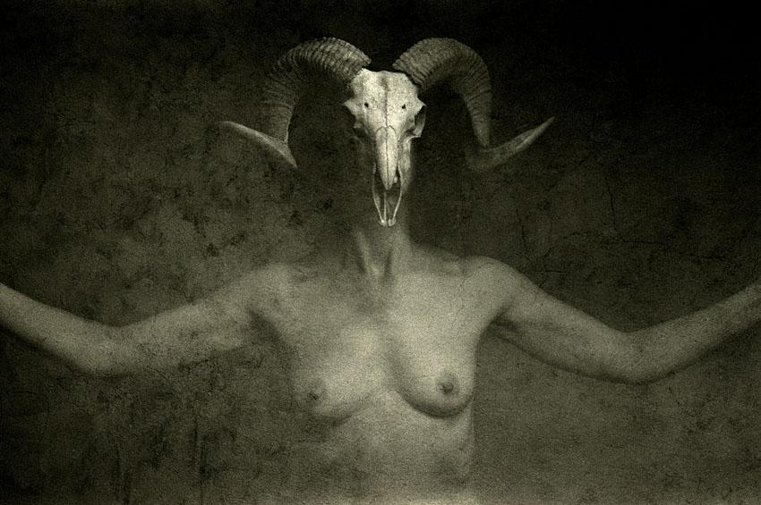 Stabat Mater 15-18, Donne in guerra Stabat Mater 15-18, Donne in guerra