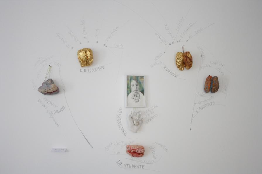 installazione opere cervelli: "uno e centomila"