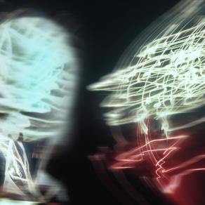 non alzare la voce  ti ascolto donna..