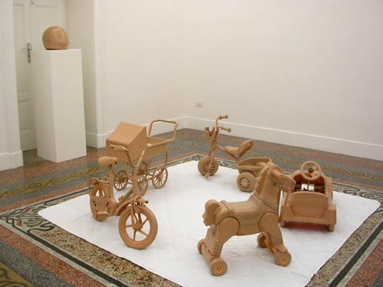 La giostra (cerotti su oggetti dimensioni reali)