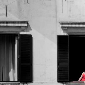 La sottoveste rossa .