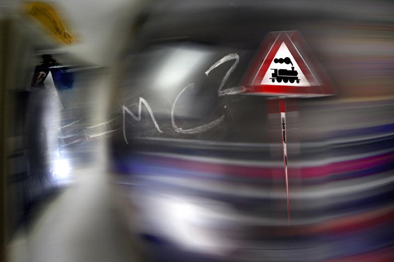 guarda fuori vedrai che il mondo si muove attorno a te,quindi corri corriiiiii