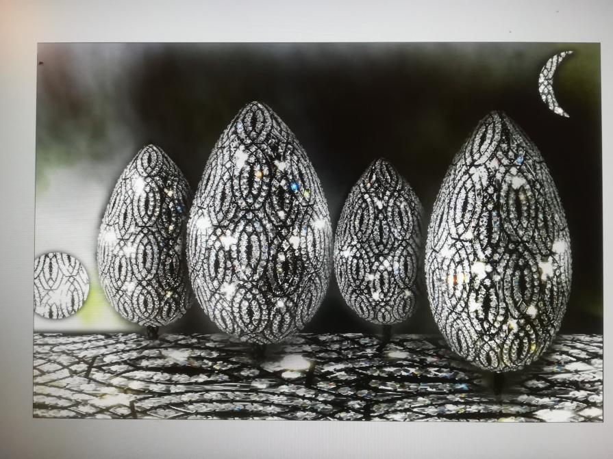 Luccica la notte aspettando l'alba. 