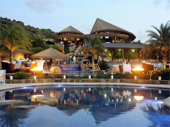 Negative edge glass tile pool - Carribbean BVI
