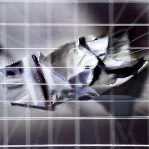 stretta stretta in una folata di vento.