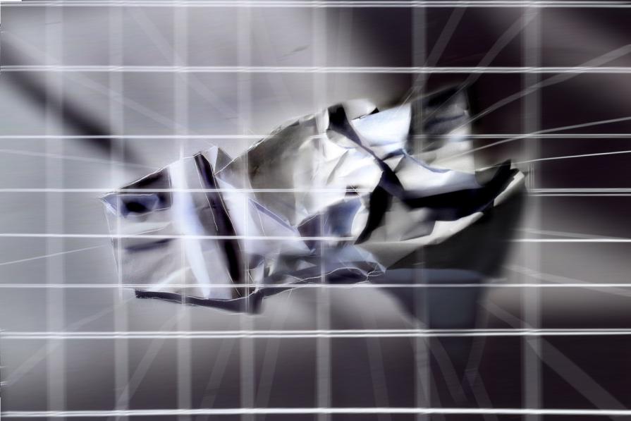 stretta stretta in una folata di vento.