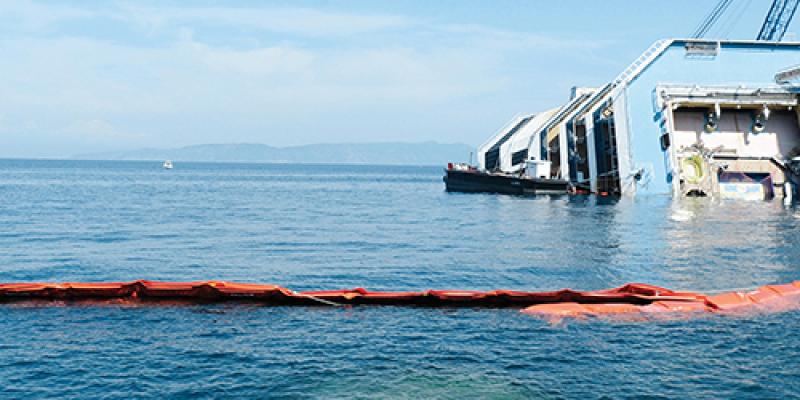 "La sottile barriera rossa" - Mostra fotografica di Filippo Trojano "La sottile barriera rossa" - Mostra fotografica di Filippo Trojano