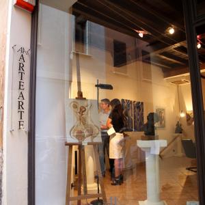 FOTO mostra LA FORMA E LA LUCE NASCOSTA.