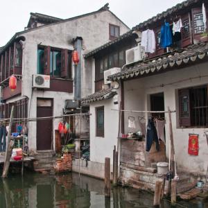 China. Shanghai. Contrasti tra nuovo e antico 1/2